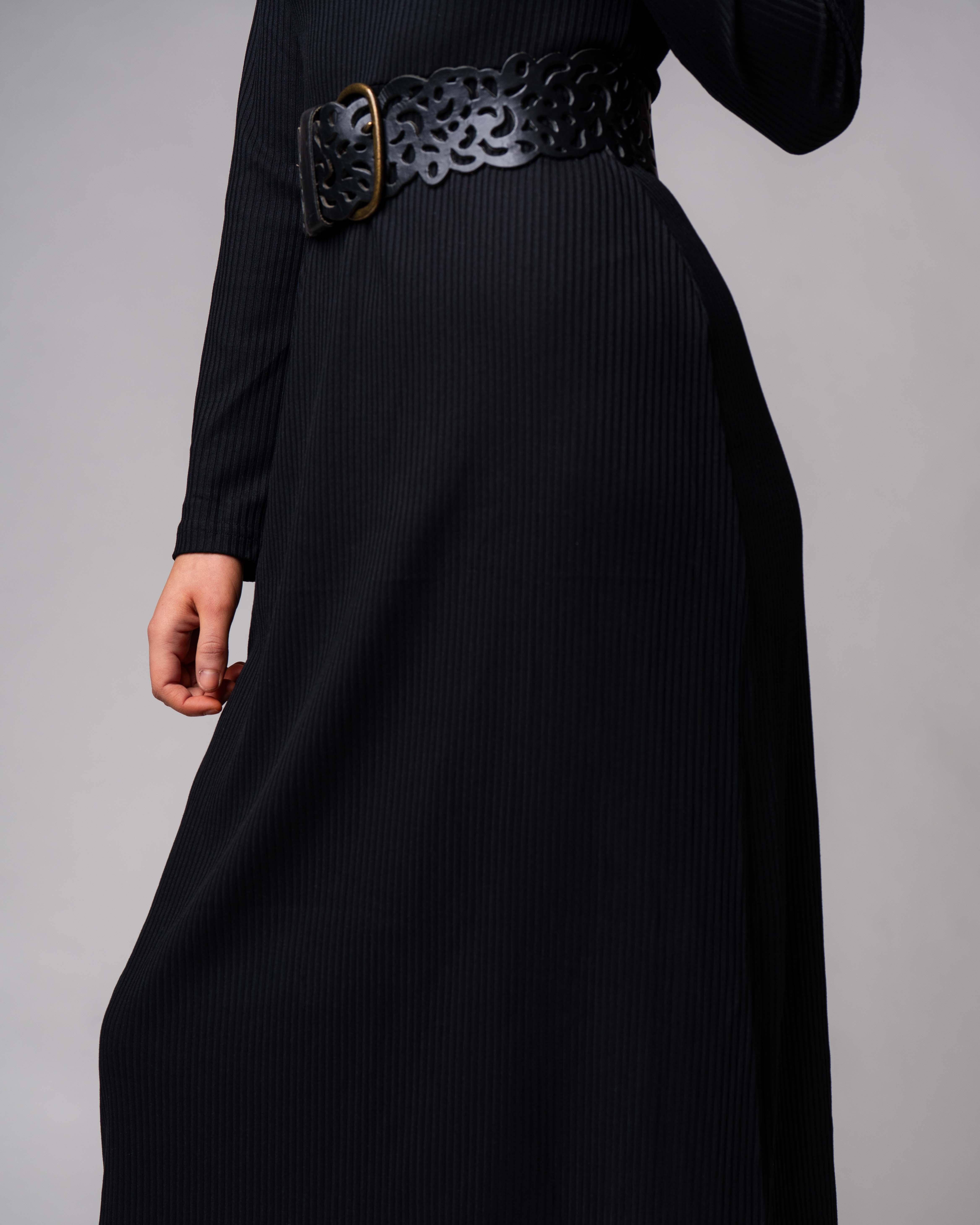 Schwarzes gestricktes Midikleid mit Paspel 2
