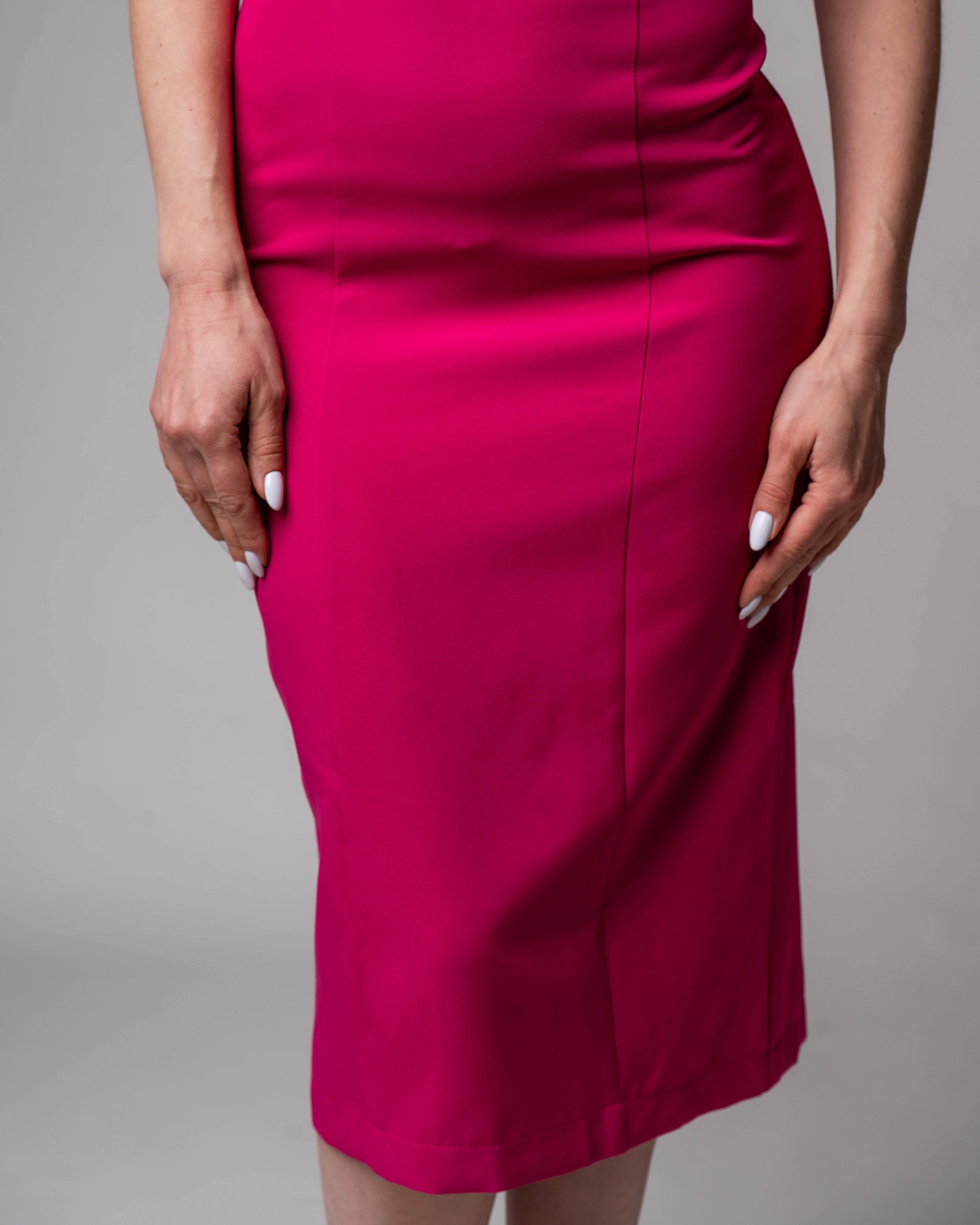 Fuchsiafarbenes figurbetontes Kleid aus Anzugstoff 4