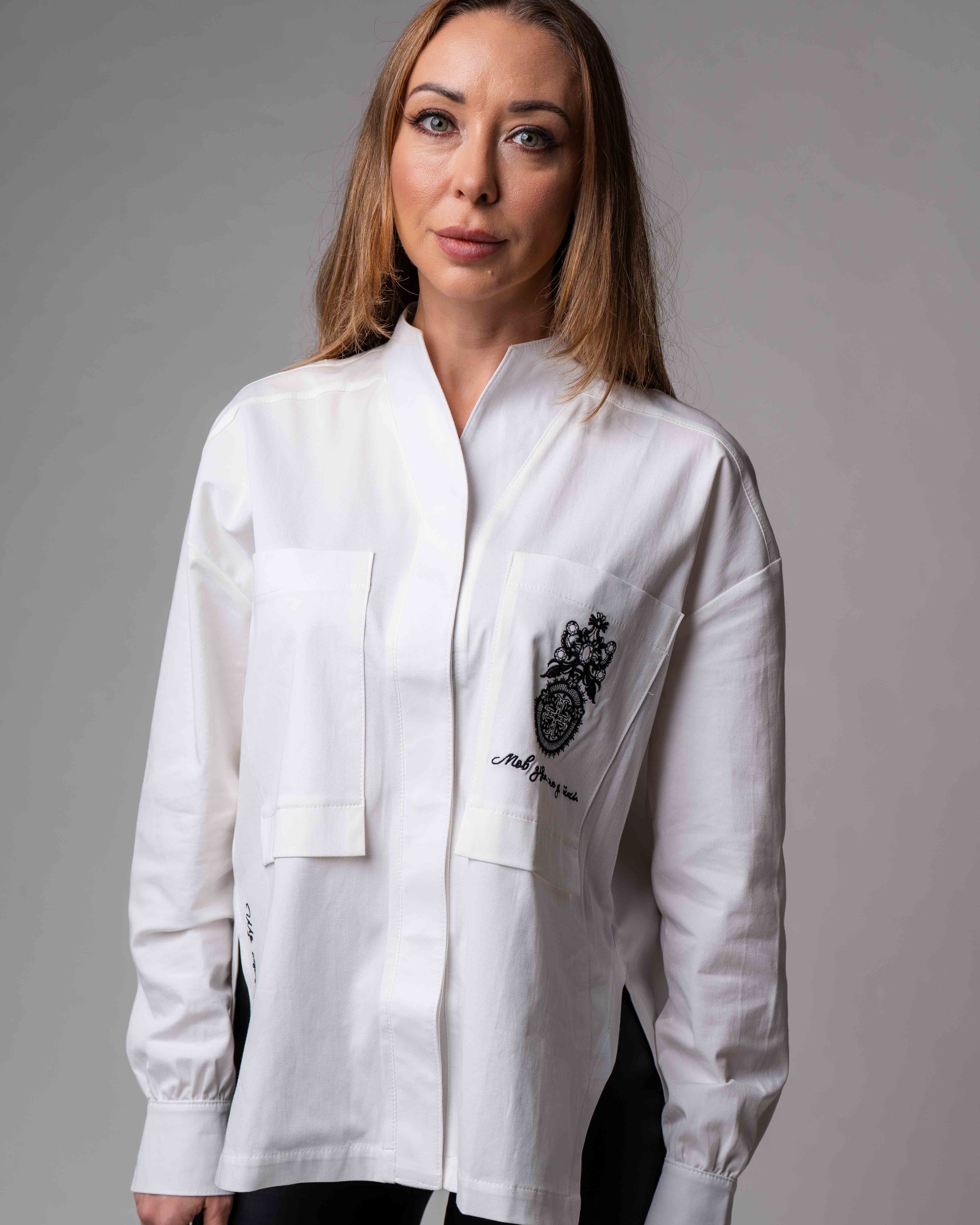 Oversize-Hemd mit ukrainischer Stickerei 2